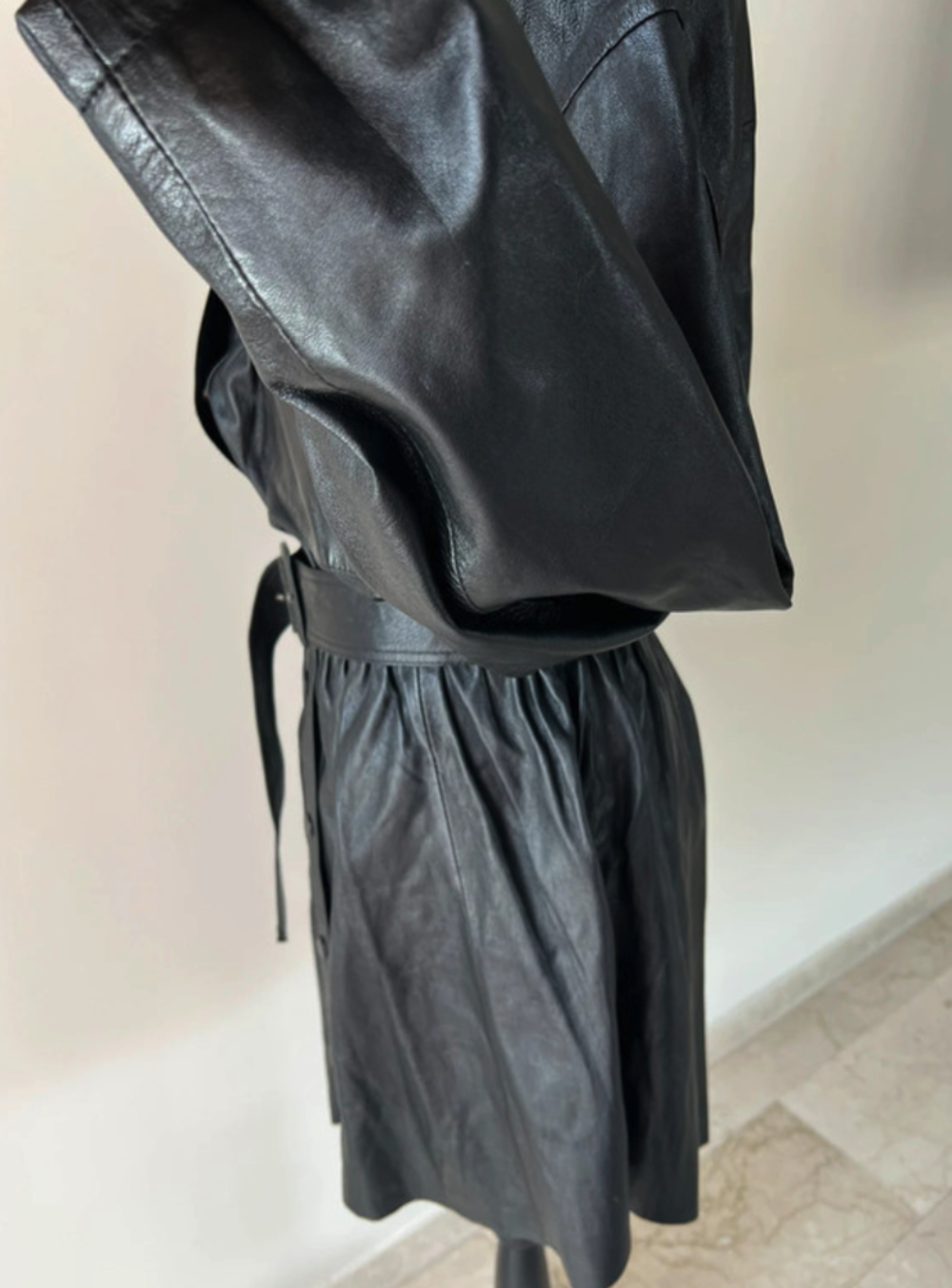 Robe veste cuir Alter Ego
M / 38 / 10&middot;Neuf avec &eacute;tiquette Vêtements
