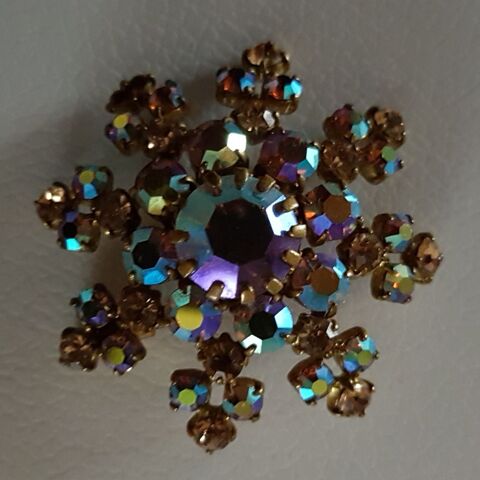 Broche ancienne avec strass iris�s 30 Marignane (13)