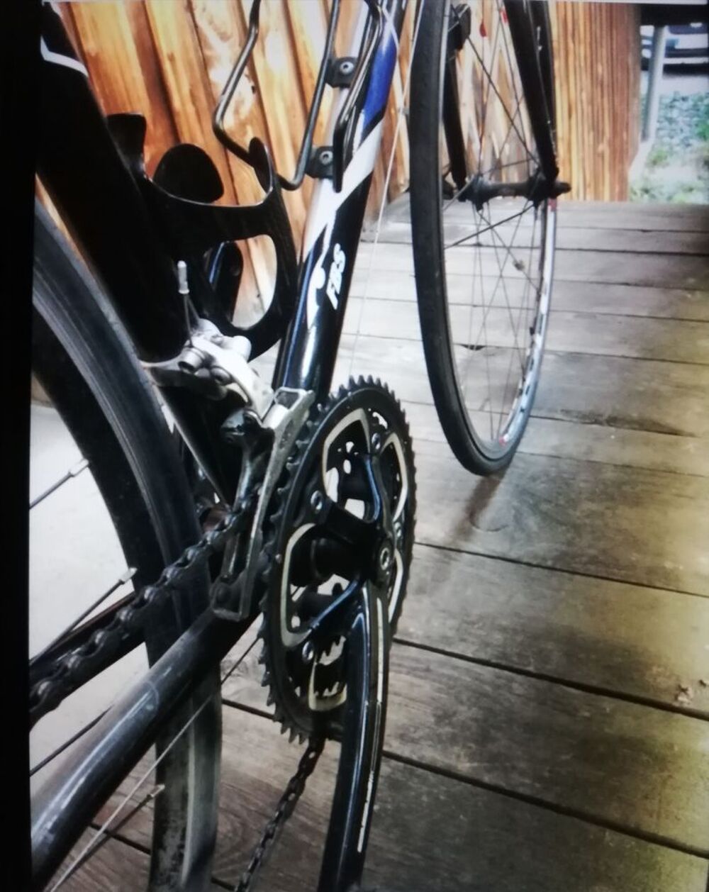 V&eacute;lo de route BH bleu/gris/noir. Vélos