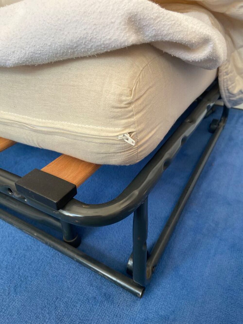 canap&eacute; CONVERTIBLE sommier lattes et matelas mousse 140/200 Meubles