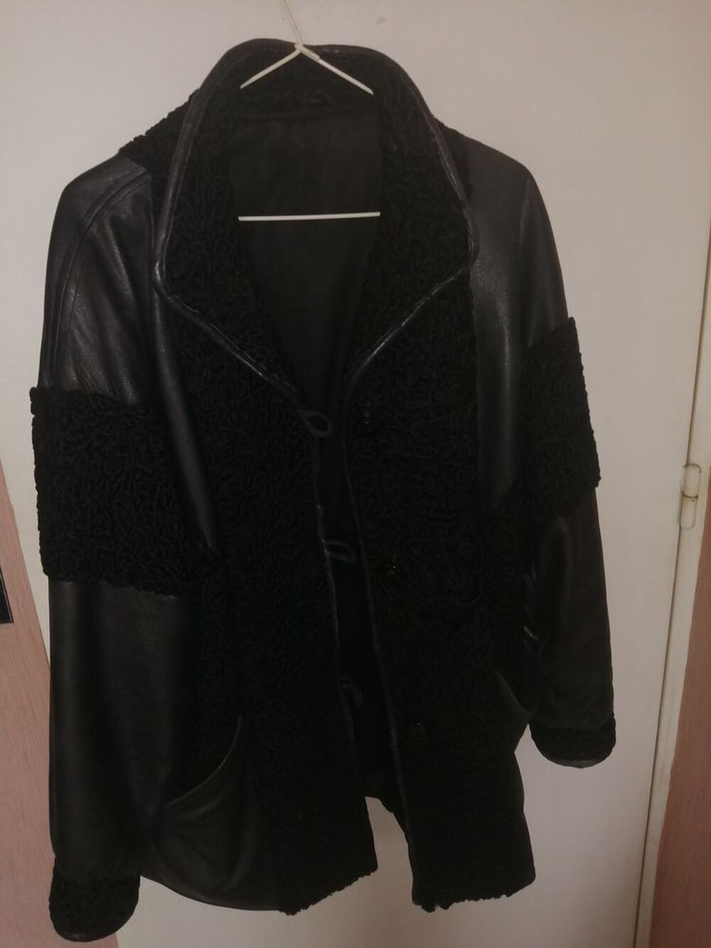 une veste cuir et astrakan Vêtements