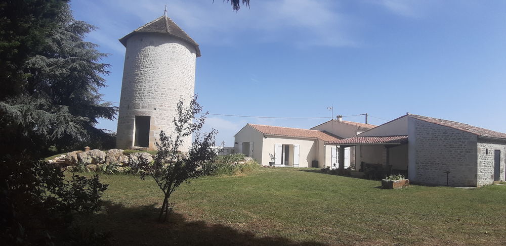 Maison 5 pièces 137 m² · à Thézac · 137 m² · 325 000 €