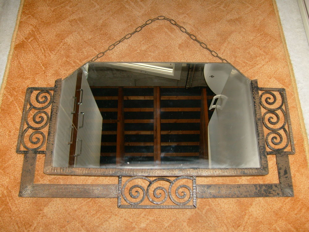 Ancien miroir bisot&eacute;, avec entourage en fer forg&eacute; Décoration