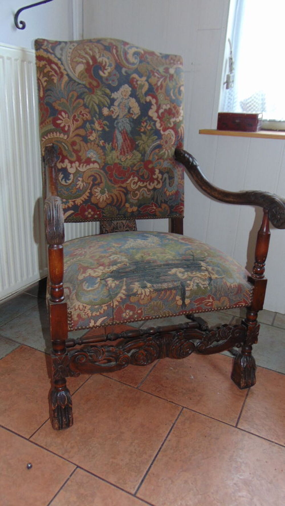 fauteuil tr&eacute;s ancien Meubles