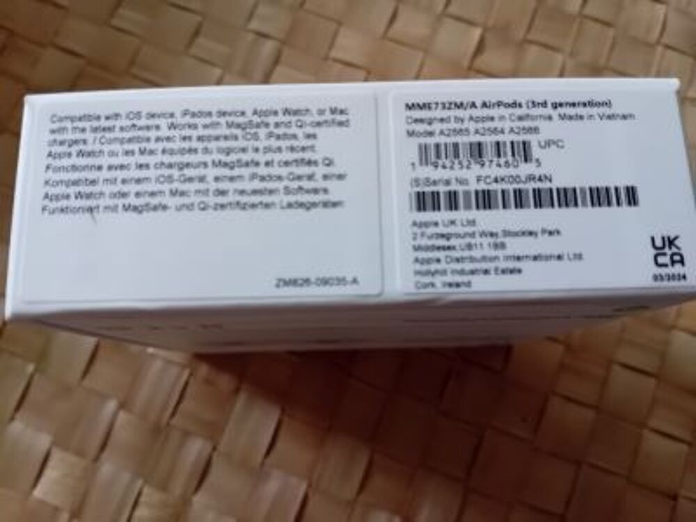 Airpods 3 rd g&eacute;n&eacute;ration APPLE Téléphones et tablettes