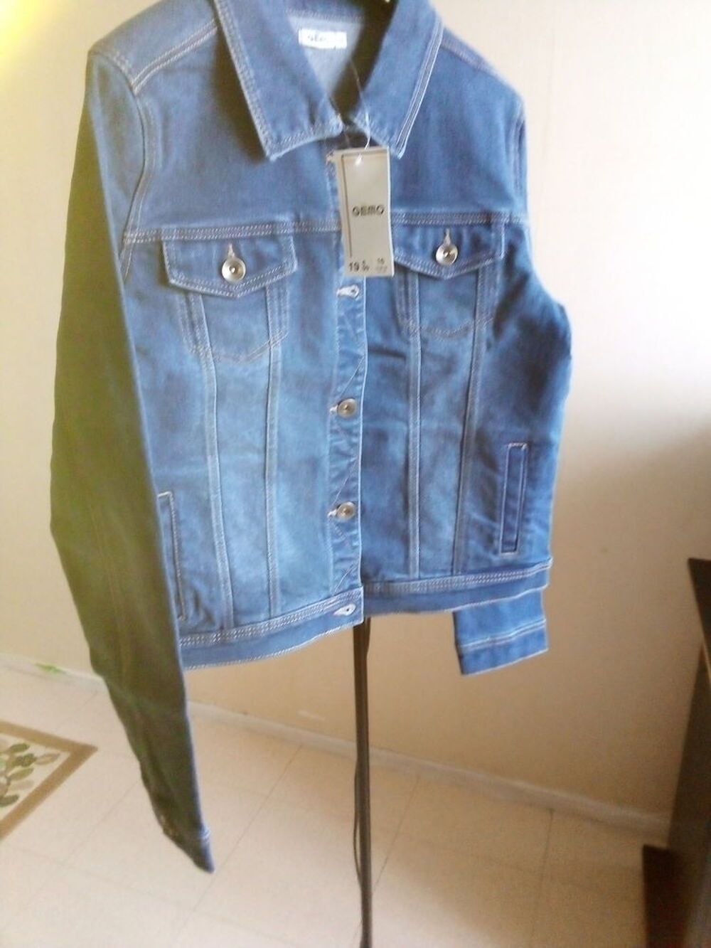 Veste en jean neuve Vtements