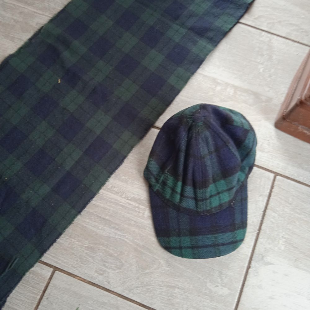 Echarpe + casquette assortie marque Celio 53% polyester 26% Vêtements