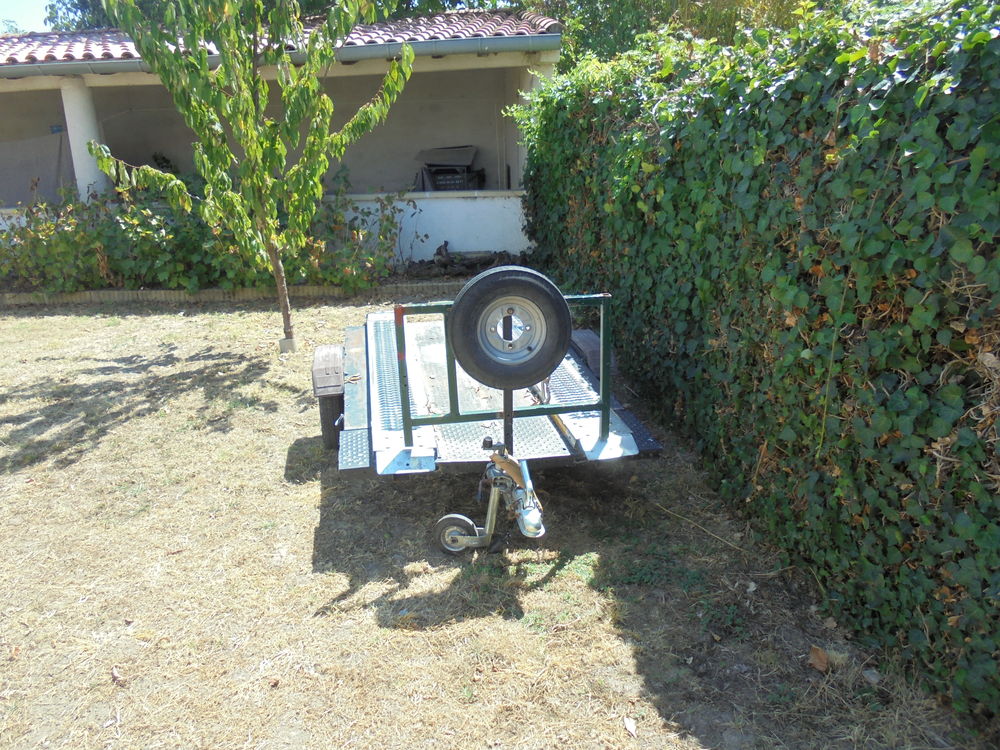 TONDEUSE AUTOPORTEE HUSQWARNA 1300E ET REMORQUE Jardin