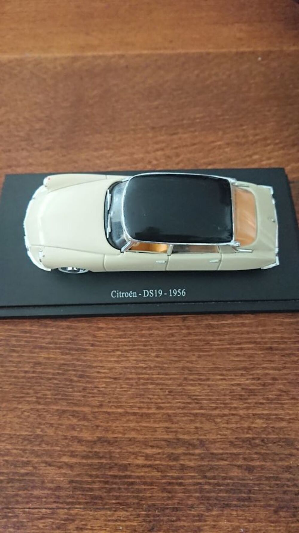 Voiture miniature DS 19 - 1956 