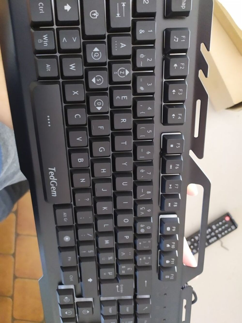 Clavier gamer, r&eacute;tro &eacute;clairage rgb. (Clavier &agrave; membrane) Matériel informatique