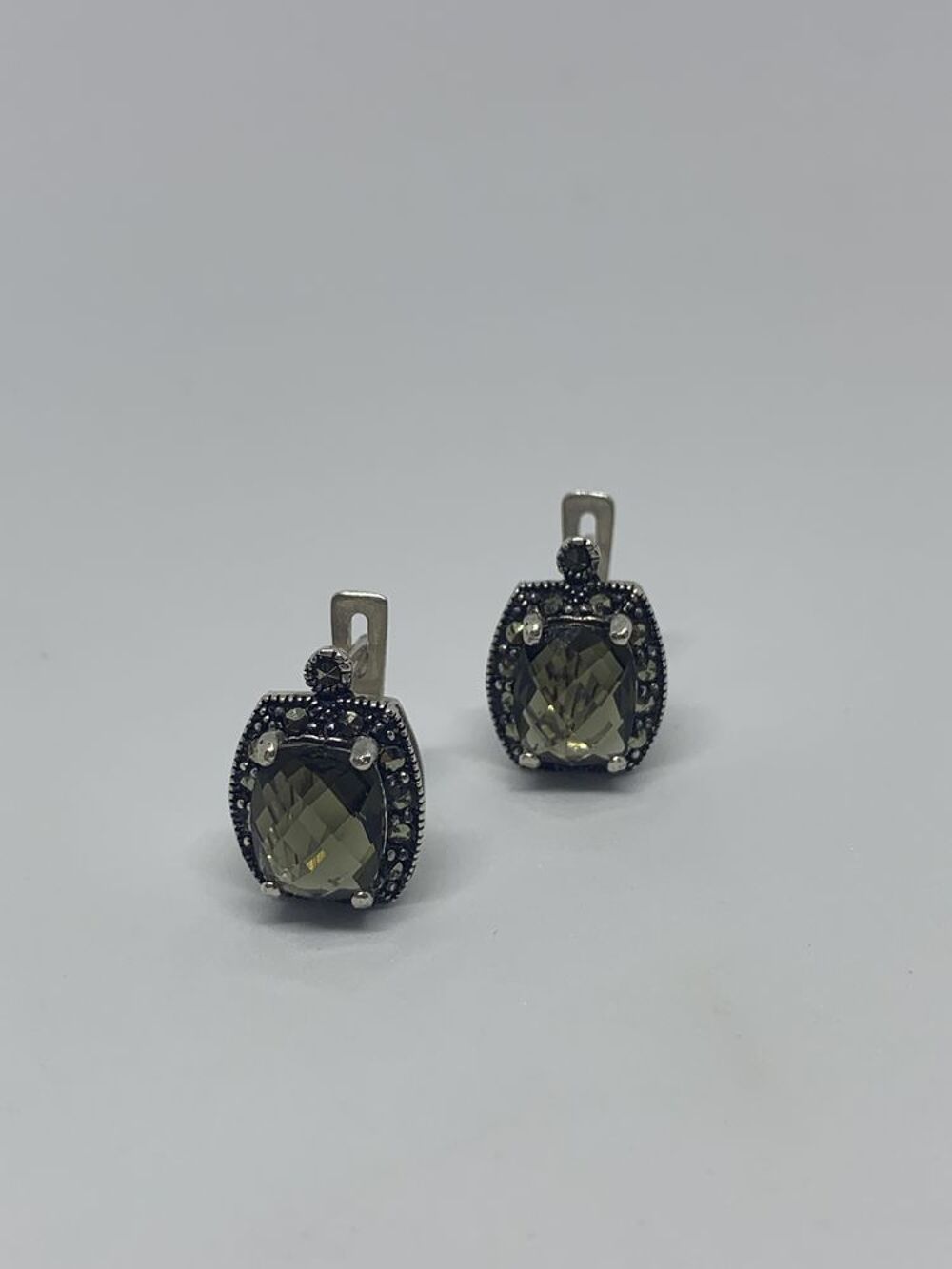 Saisissez le titre de votre objet. Boucles d'oreilles en arg Bijoux et montres