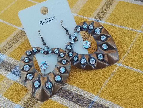 Boucles d'Oreilles Fantaisie en Forme de   C?ur   - Neuf 4 La Fert-Alais (91)