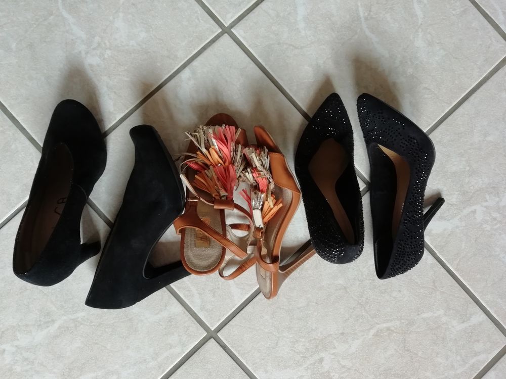 3 escarpins pour femmes. Chaussures
