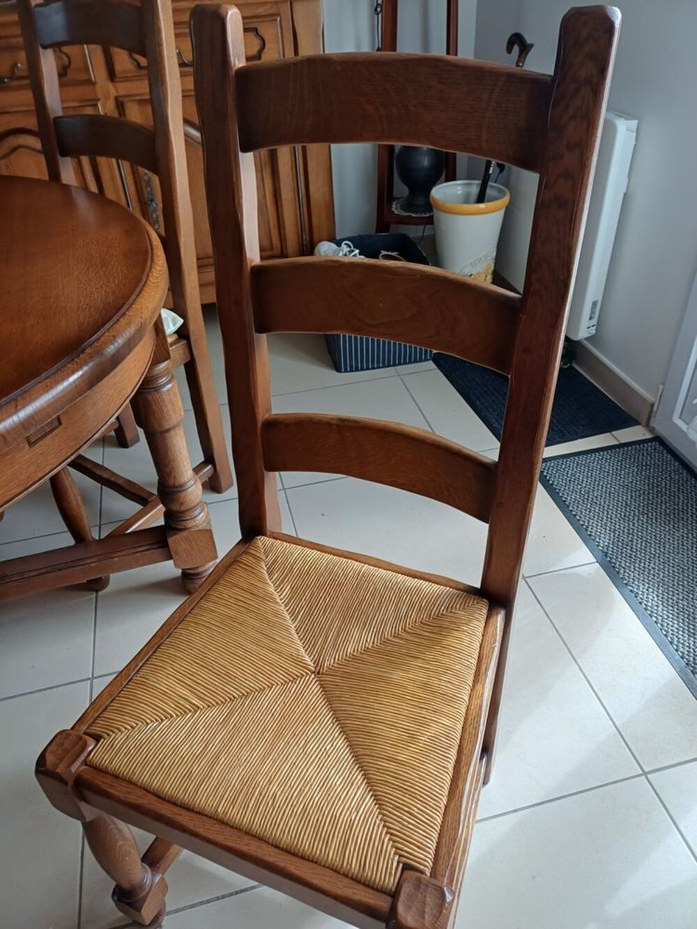 Salle &agrave; manger en ch&ecirc;ne table ronde 120 2rallonges 4 chaises Meubles