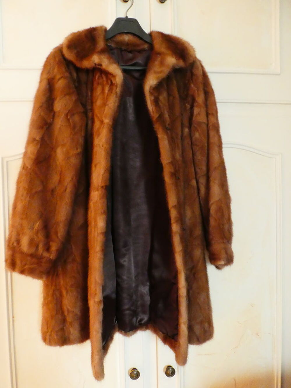 MANTEAU DE FOURRURE
Vêtements