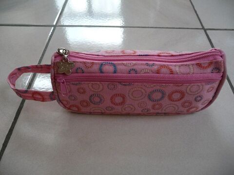 Trousse rose motifs bleus, blancs et oranges 5 Celles-sur-Belle (79)