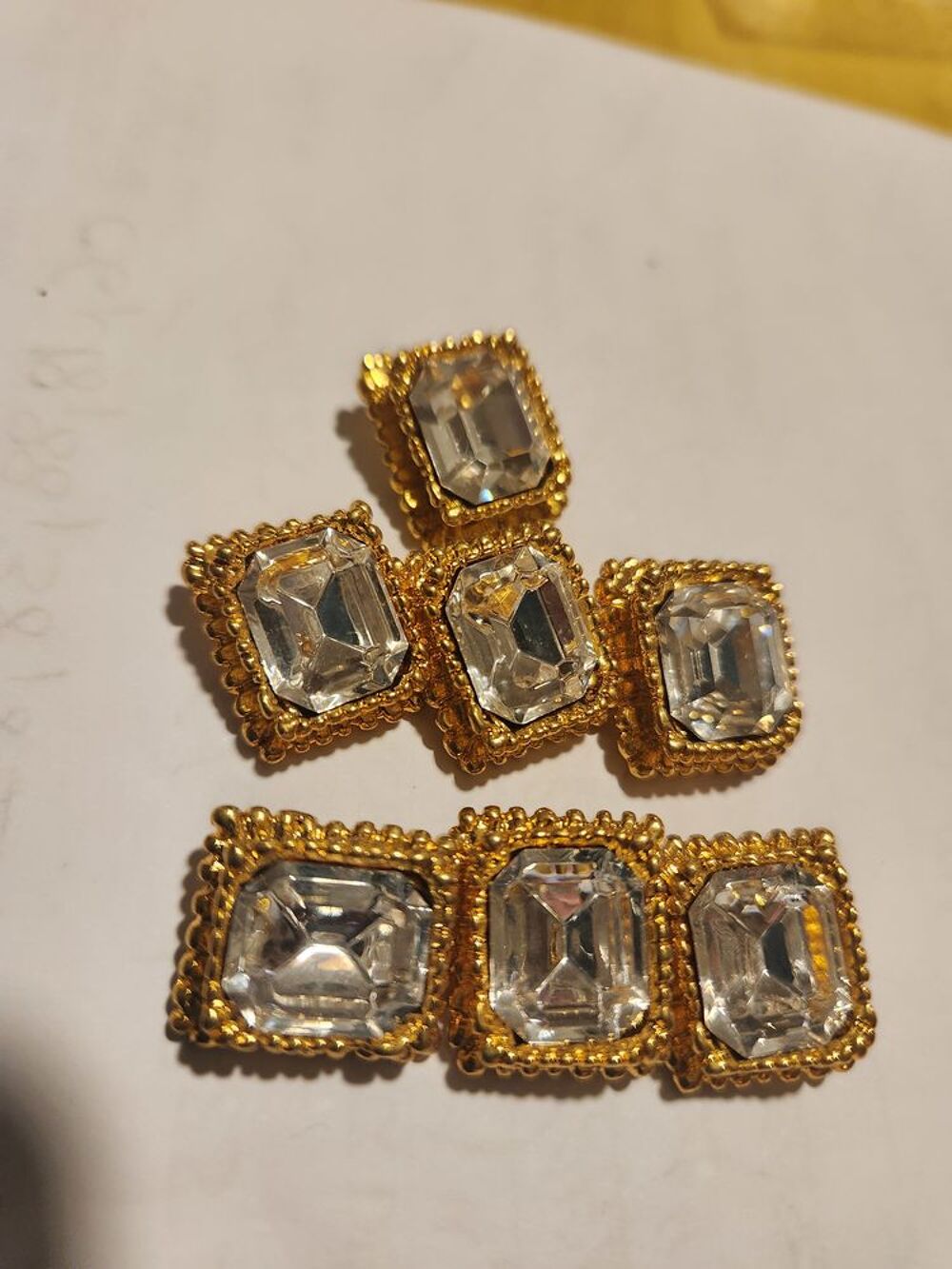 Lot de 7 Boutons rectangle dor&eacute; strass crystal Bijoux et montres