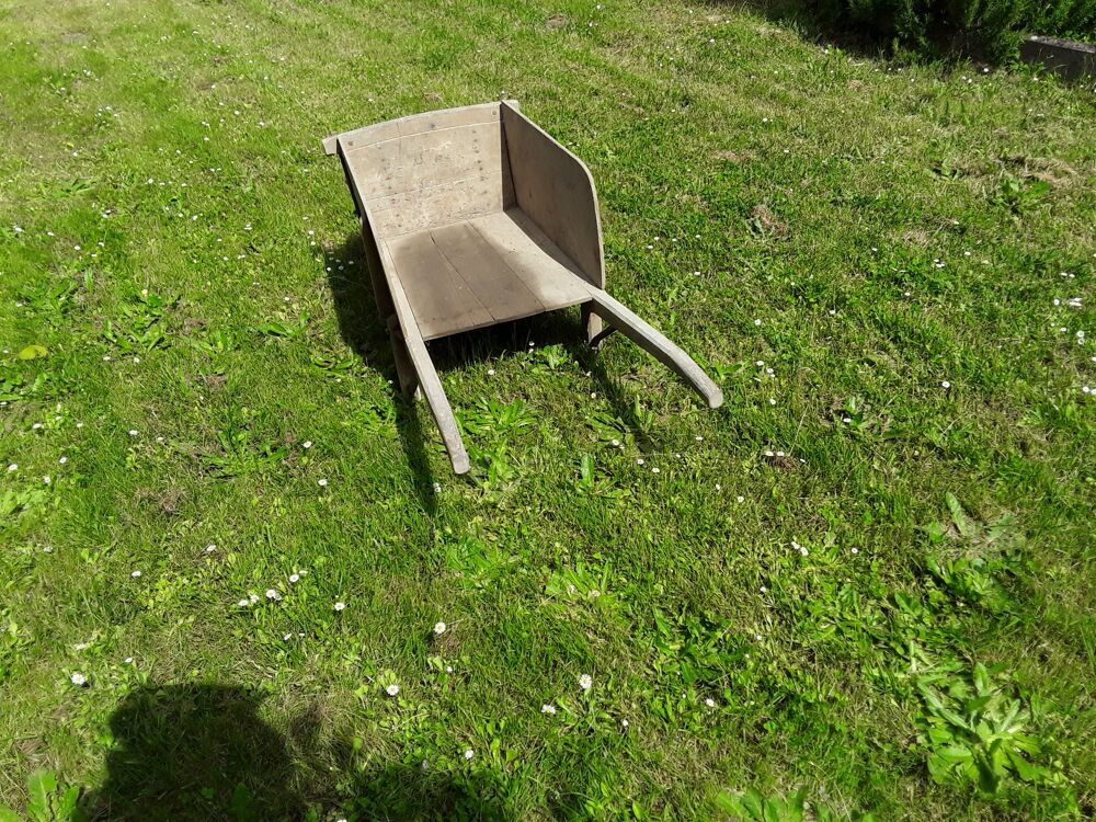 BROUETTE ANCIENNE EN BOIS c&ocirc;t&eacute;s amovibles Jardin