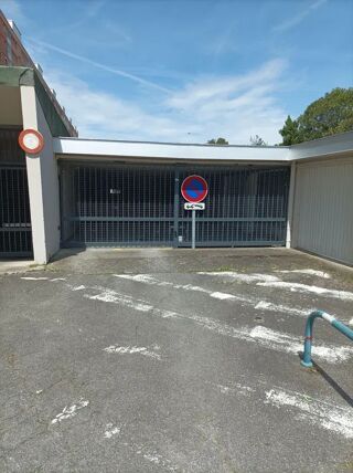  Parking / Garage  louer 15 m