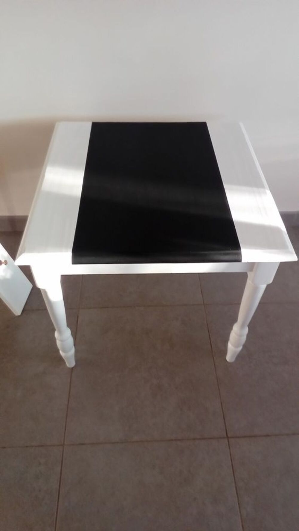 Table blanche et noire de salon Meubles