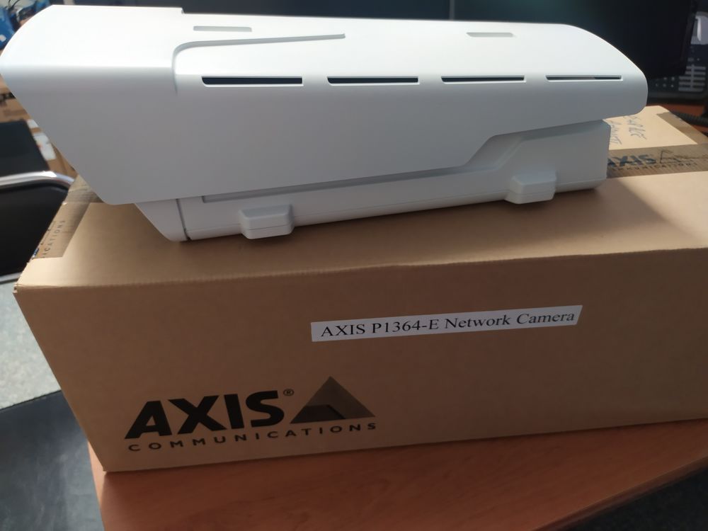 AXIS P1364-E Network Camera Matériel informatique