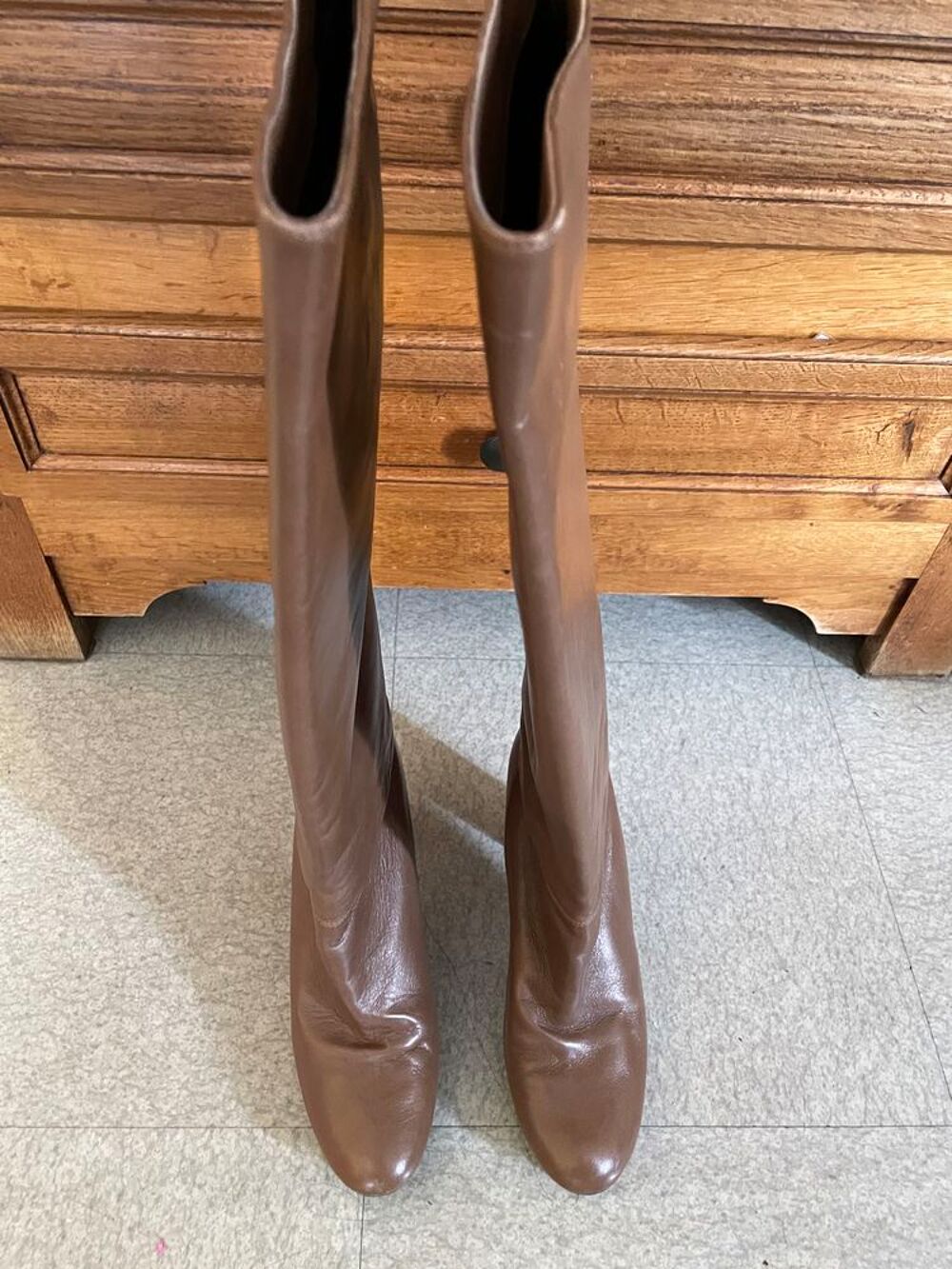 
Paire de bottes de marque "Bootshop" en bon &eacute;tat
Chaussures