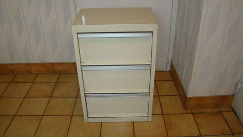 Meuble / classeur métallique à clapets vintage années 1970 
50 Gargenville (78)