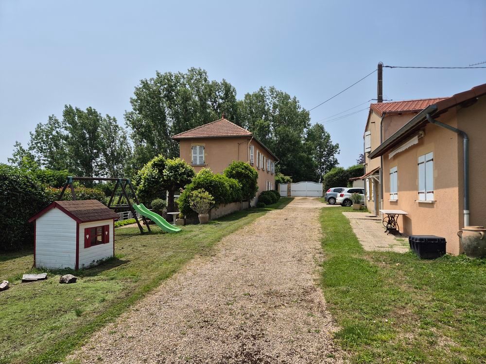 Vente Maison Propriété avec 2 maisons rénovées, 234m2, 11200m2 de terrain Chandon