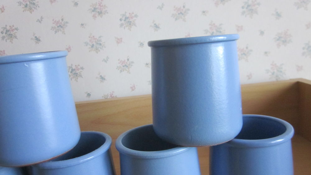 petits pots en gr&egrave;s bleu Cuisine