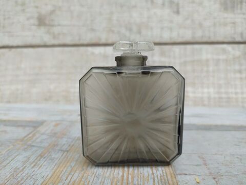 Flacon Parfum Guerlain Vol de Nuit Art Déco
45 Loches (37)