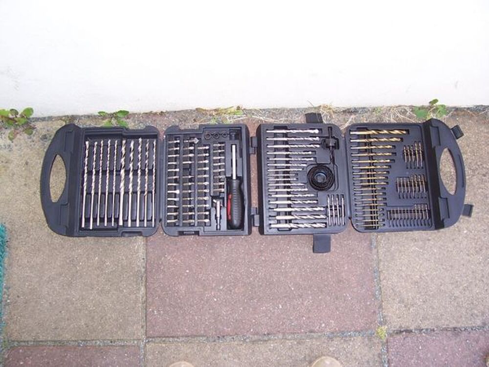 COFFRET DE 130 PIECES(FORETS/CLOCHE/FORETS BOIS/
ECT .. Bricolage