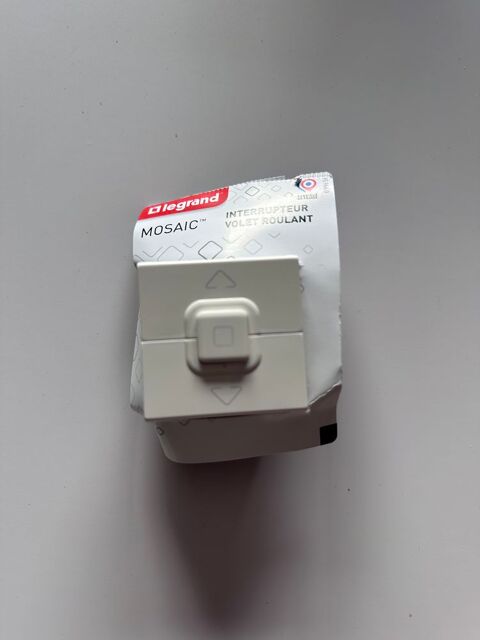 Poussoir Legrand Mosaic pour 1 volet roulant - blanc 15 Aulnay-sous-Bois (93)