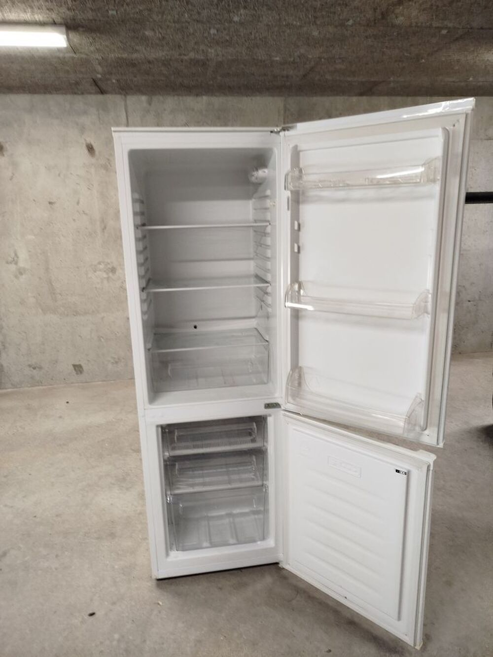 COMBINE REFRIGERATEUR CONGELATEUR Electrom�nager