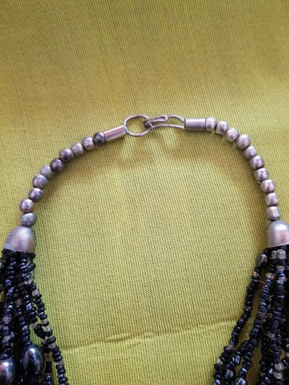 Collier perles noires multi brin tres bon etat 47 cm de long Bijoux et montres