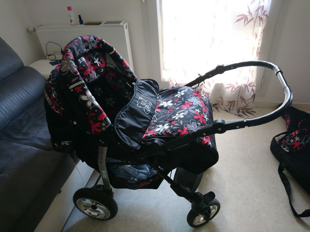 Pousette trio BABY SPORTIVE avec tous ses accessoires Puériculture