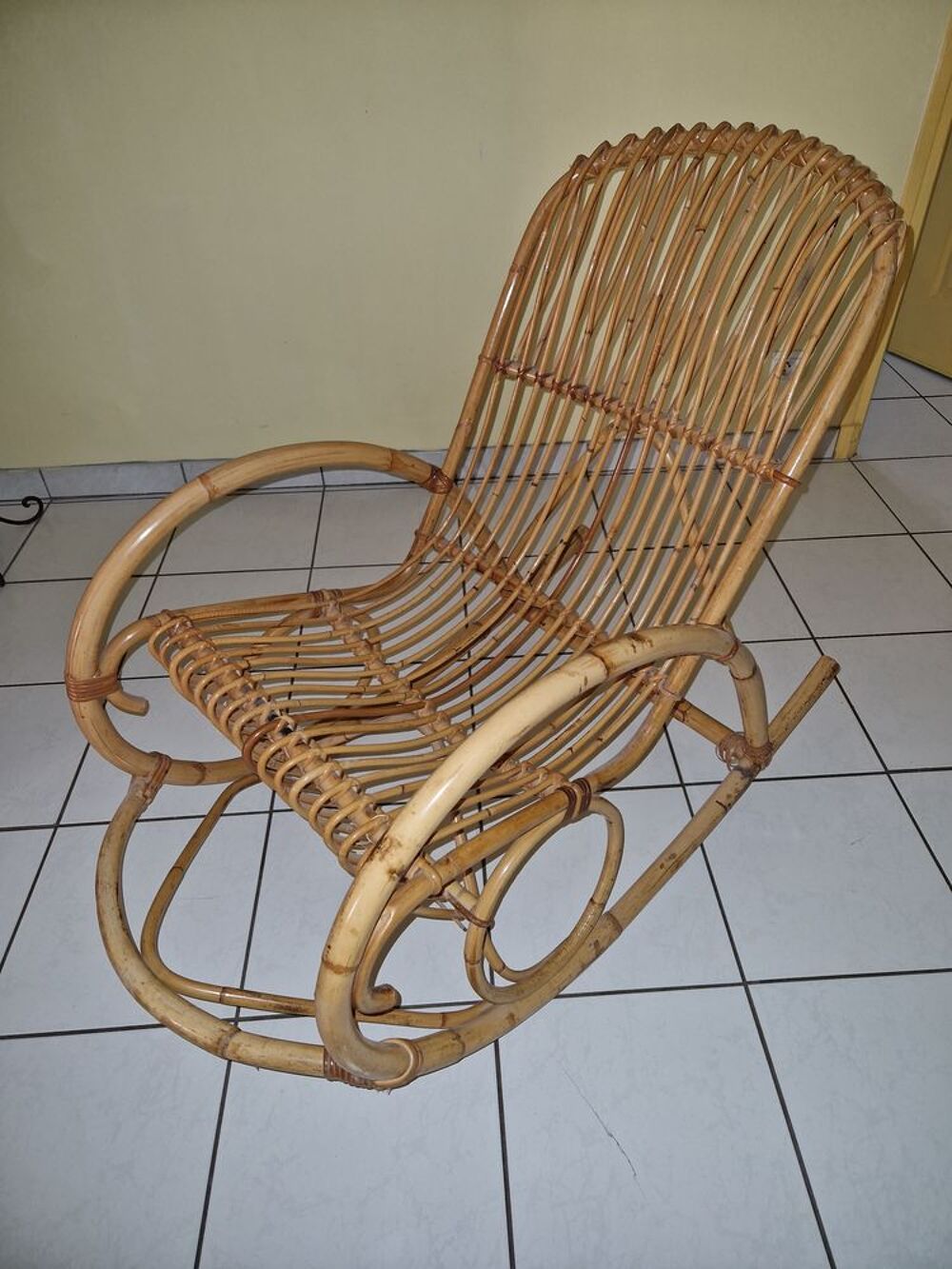 rocking chair en rotin Décoration