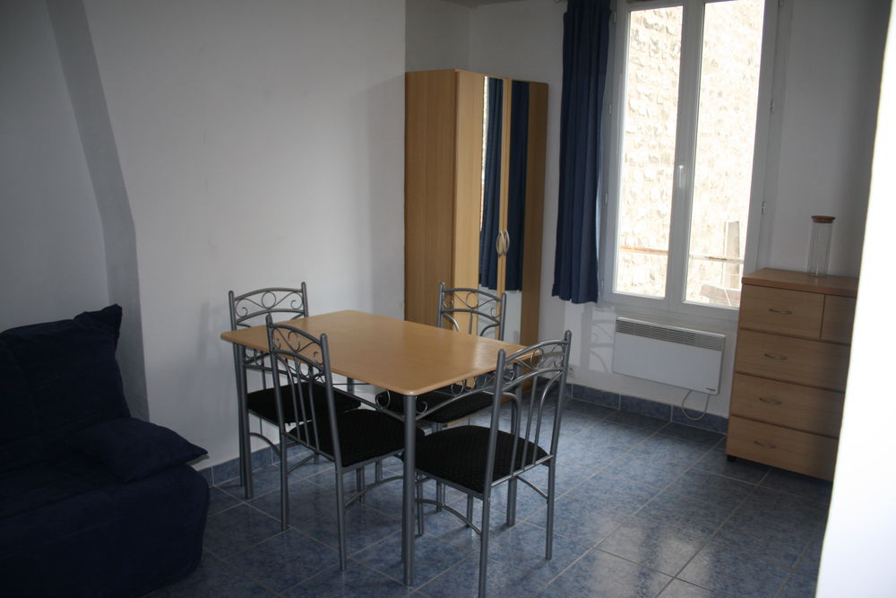 Location Appartement Paris 10éme STUDIO 20 m², entièrement meublé et équipé Paris 10