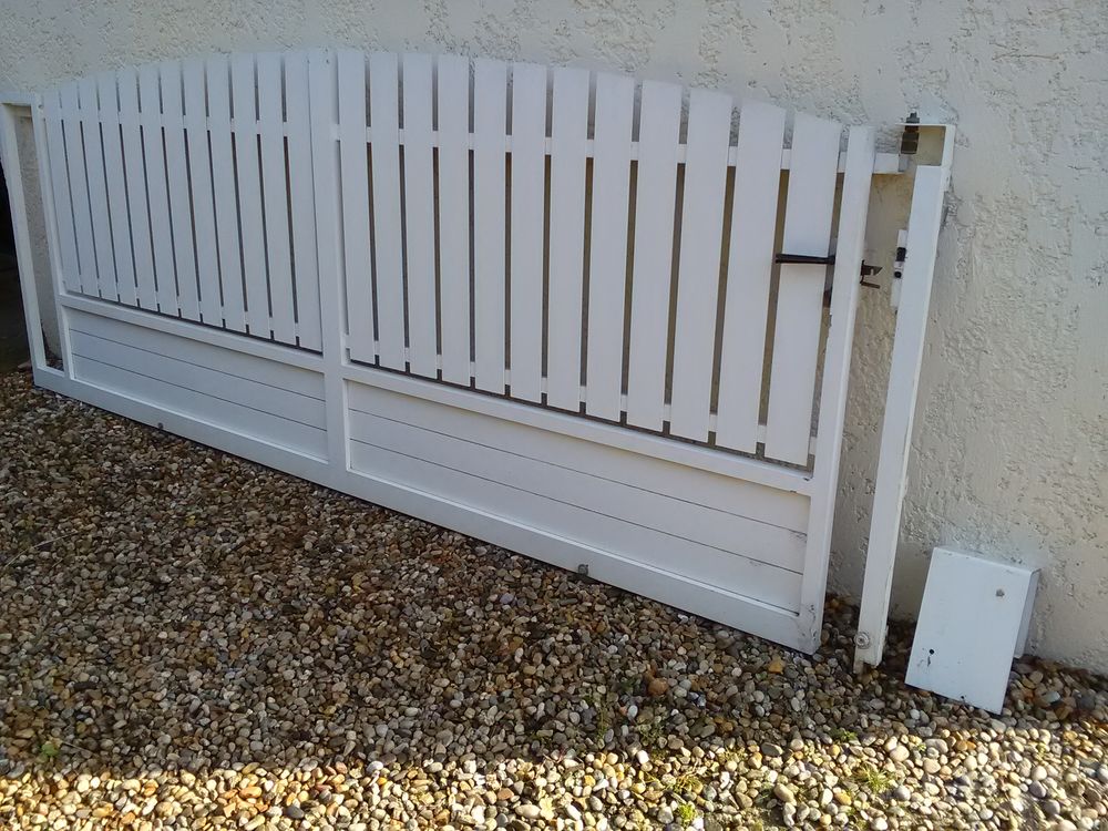 AV portail alu coulissant thermolaque blanc
Bricolage