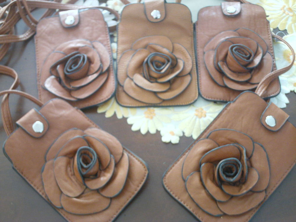 Cinq jolies sacoches cuir grosse rose neuves N&deg;1039 Bijoux et montres