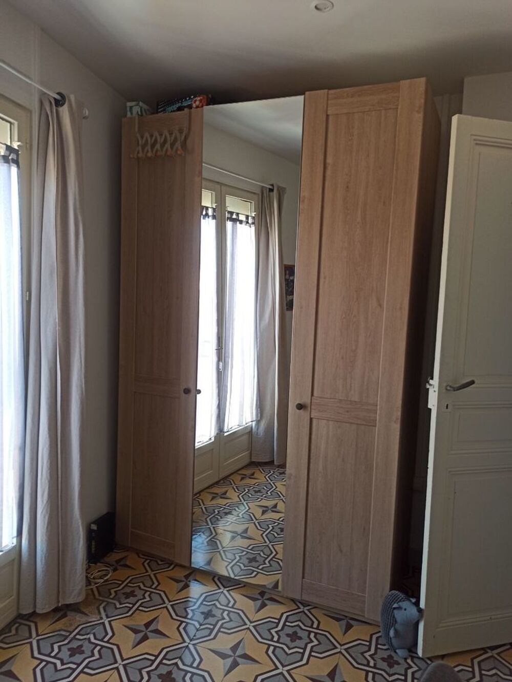 Penderie 3 portes tr&egrave;s bon &eacute;tat Meubles