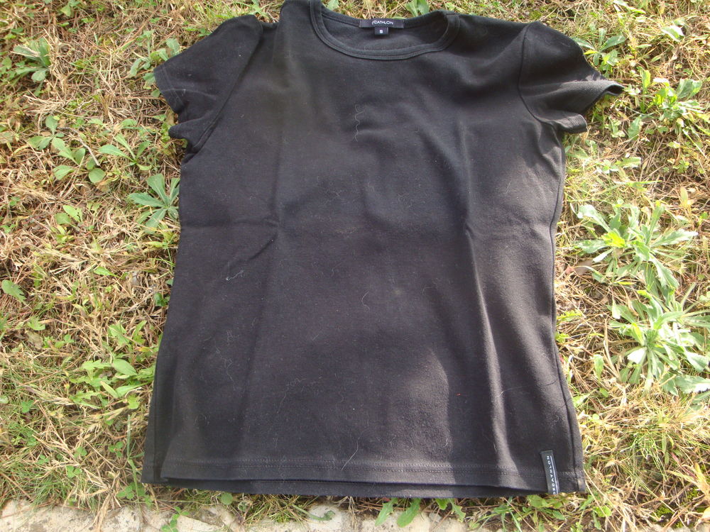Tee shirt &agrave; manches courtes noir Vêtements