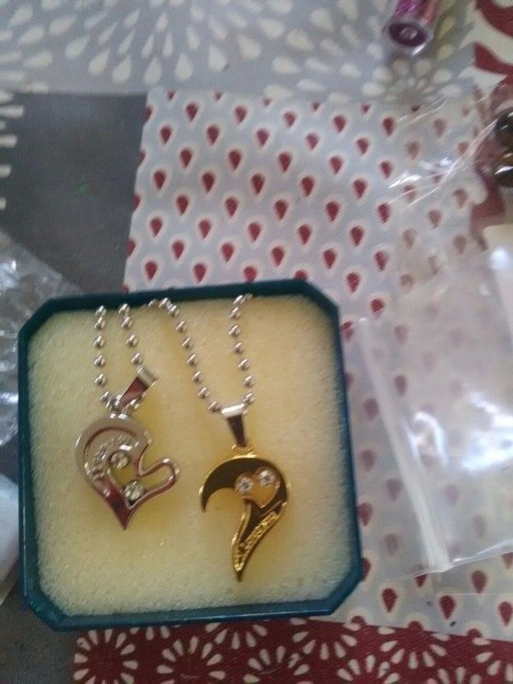 Collier fantaisie s&eacute;parable forme de c?ur , Bijoux et montres