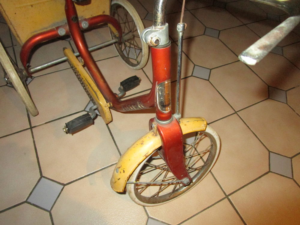  
VIEUX VELO ANNEE 50/60 COLLECTOR MARQUE RALEIGH 
Vélos