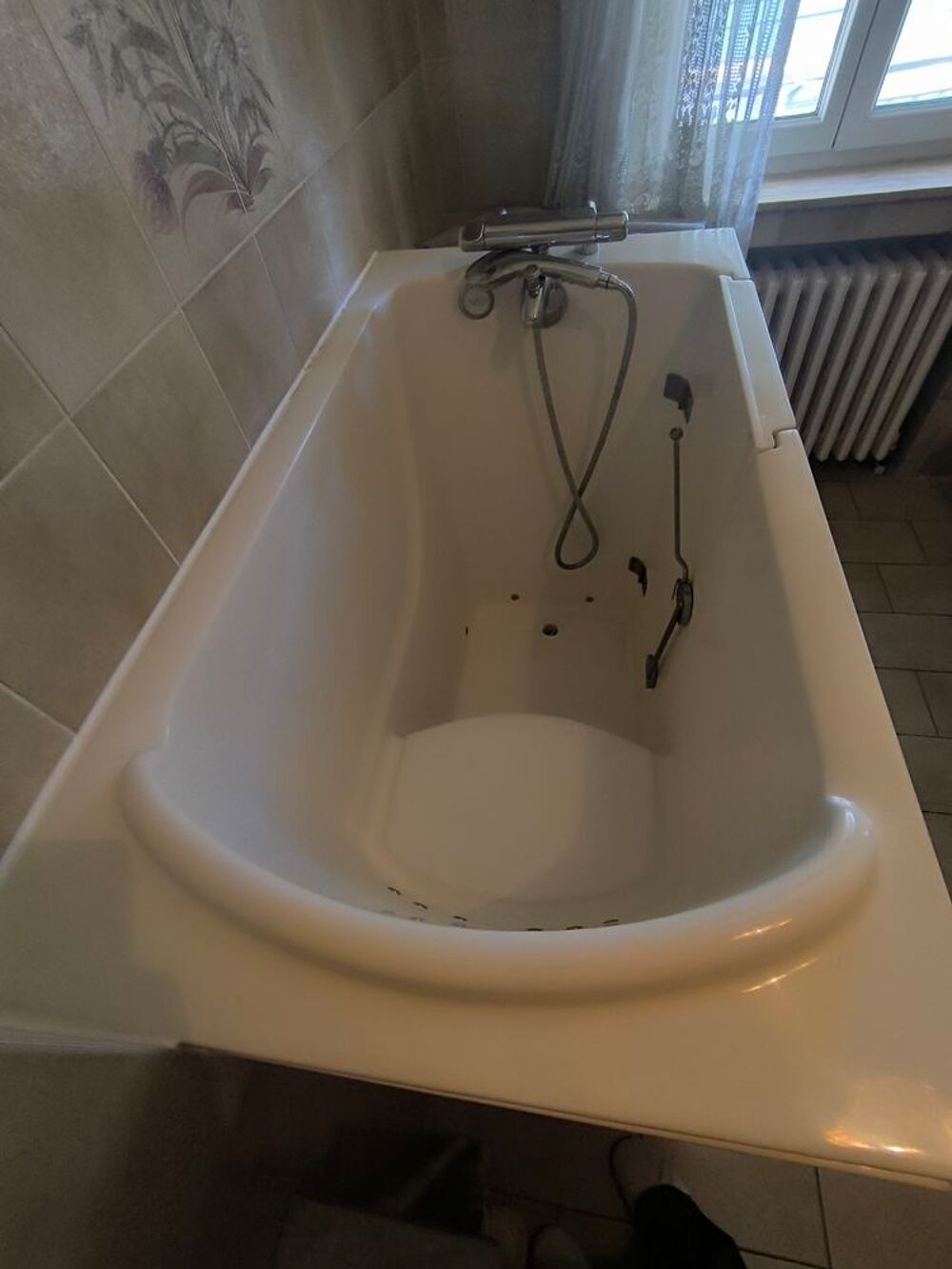 Baignoire baln&eacute;o fonctionnelle &agrave; porte pour mobilit&eacute; r&eacute;duite Meubles