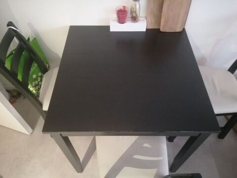 Table + 3 chaises 
70 Clamart (92)