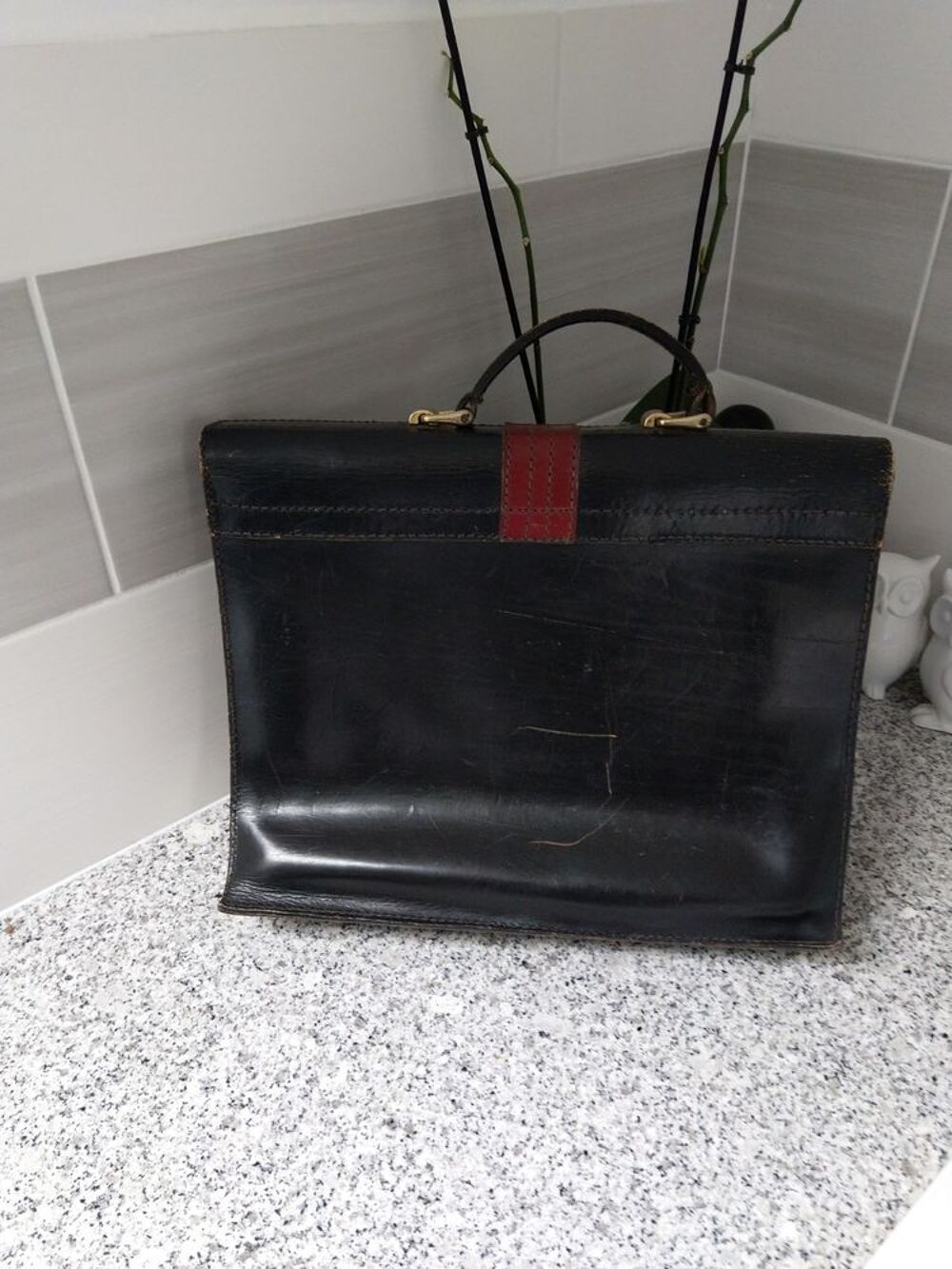 Cartable en cuir noir Plan&egrave;te Bags Paris
Maroquinerie