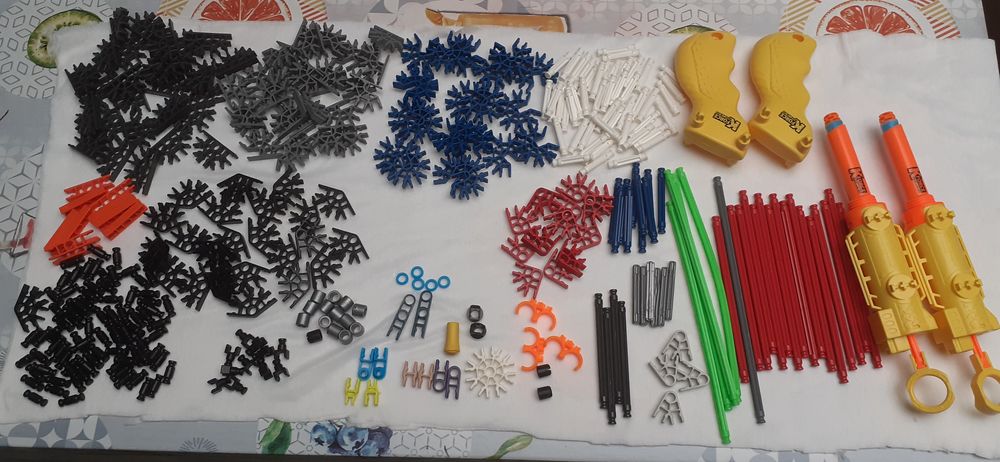 jeu de construction k'nex environ 350 pi&egrave;ces
pas d'envoi Jeux / jouets