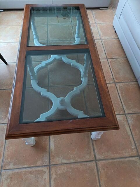 TABLE DE SALON EN CHENE MASSIF 
60 Vaux-sur-Mer (17)