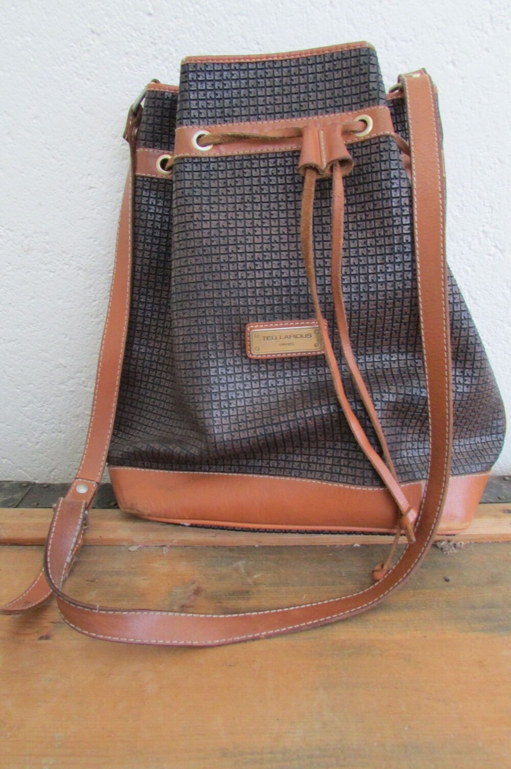 Sac bandouli&egrave;re, Ted Lapidus, vintage Maroquinerie