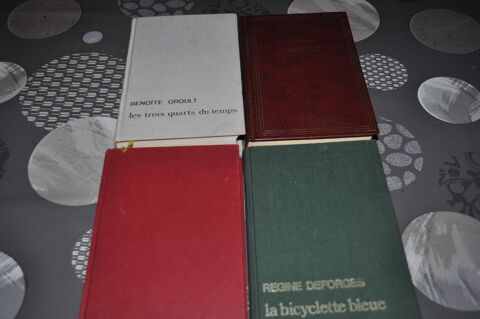 Lot de livres avec entre autre  Rgine Deforges  5 Perreuil (71)